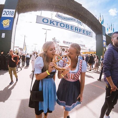 Oktoberfest On A Budget Münih Dış mekan fotoğraf
